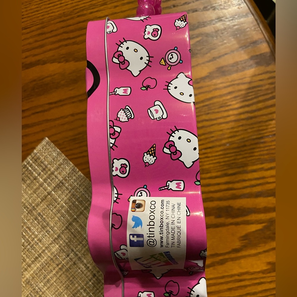 Hello Kitty Collection Tin - Picture 5 of 9